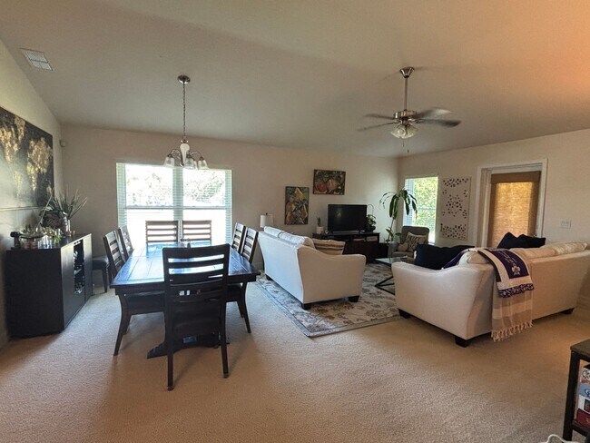 Building Photo - 4 BR 2 BA Annual Rental in Gated community...