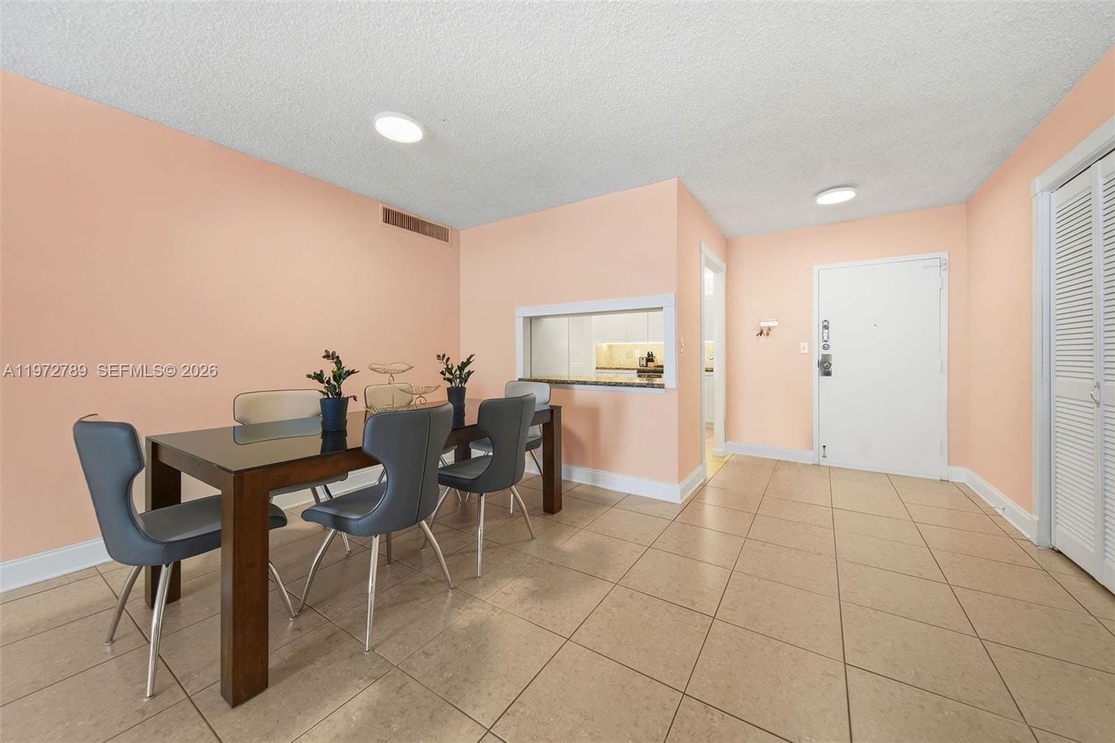 Building Photo - 2500 Parkview Dr