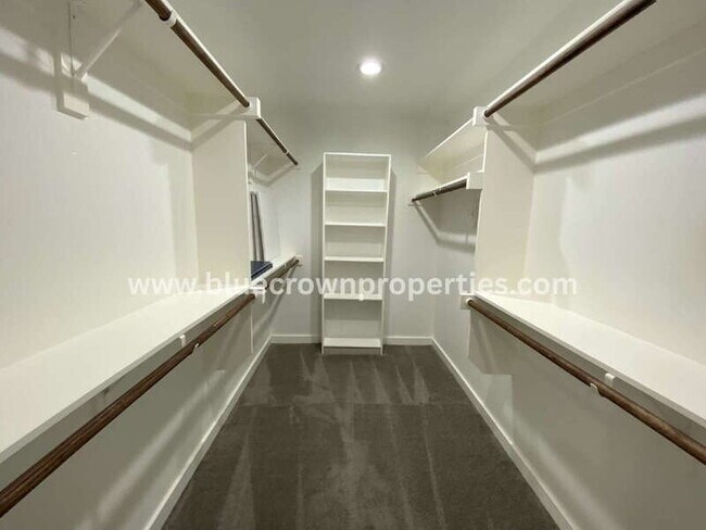 Building Photo - 1223 E Waco Ave