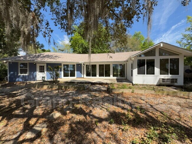 Building Photo - 7401 Bernadette Dr