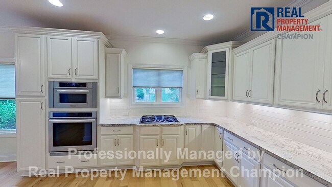 Building Photo - Custom 4BD/3BA Home with Hardwood Floors, Office, and Sunroom