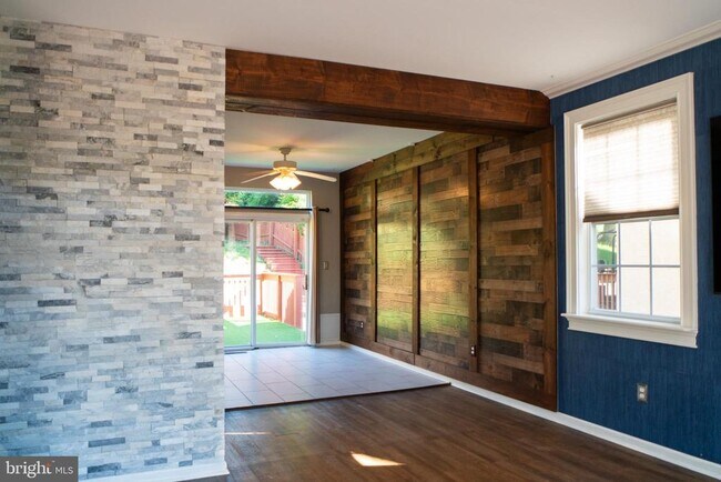 Building Photo - 102 Thomas Ln