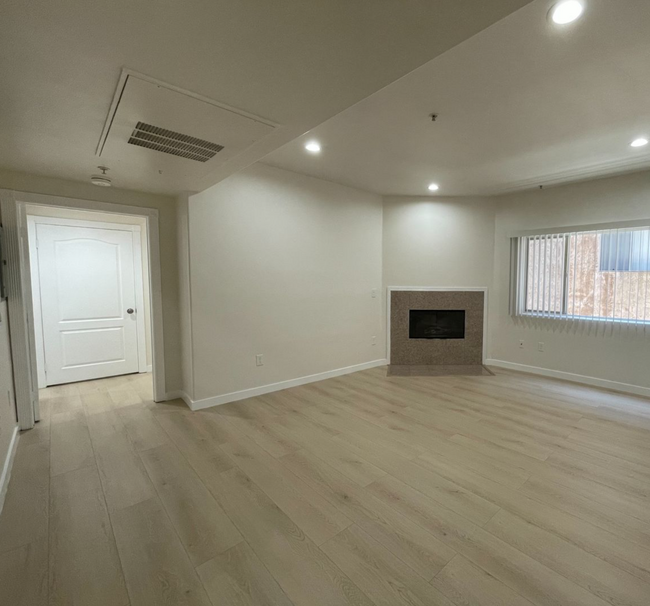 Building Photo - 10849 Fruitland Dr Studio City, CA 91604