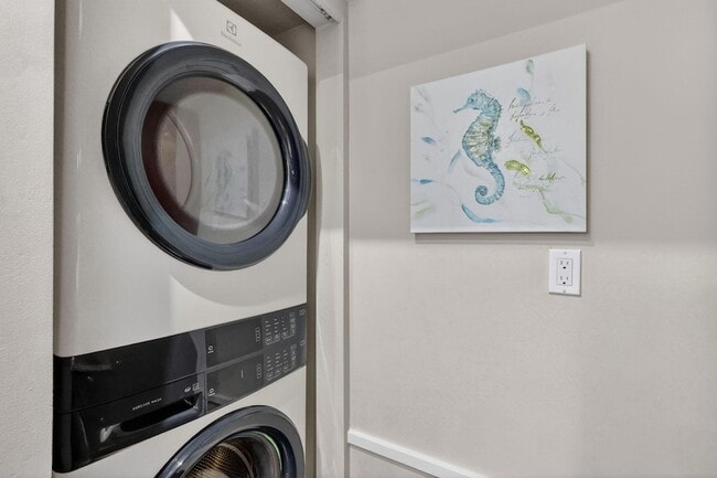 Building Photo - 415 NW Flagler Ave