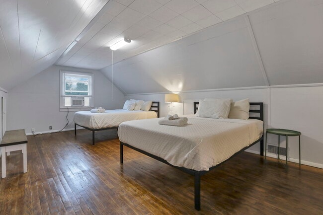 Building Photo - 1275 E Weber Rd