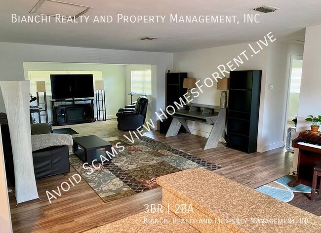 Building Photo - Block Home in Belleair Bluffs