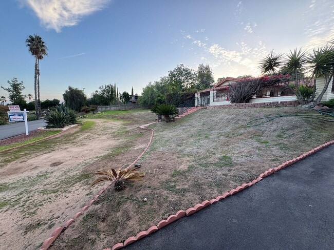 Building Photo - El Cajon Rancho Estate