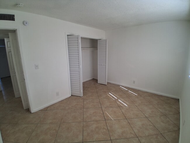 Building Photo - 1333 S Dixie Hwy