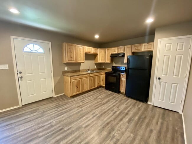 Building Photo - "Charming 3-Bedroom Duplex in Lubbock - Co...