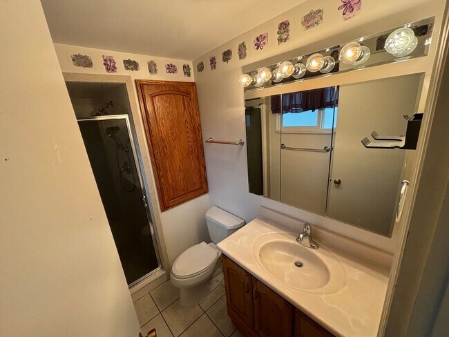 Building Photo - Nice and Spacious Orem Home