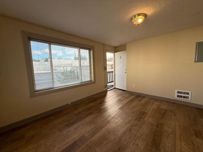 Building Photo - 121 N Wasson St