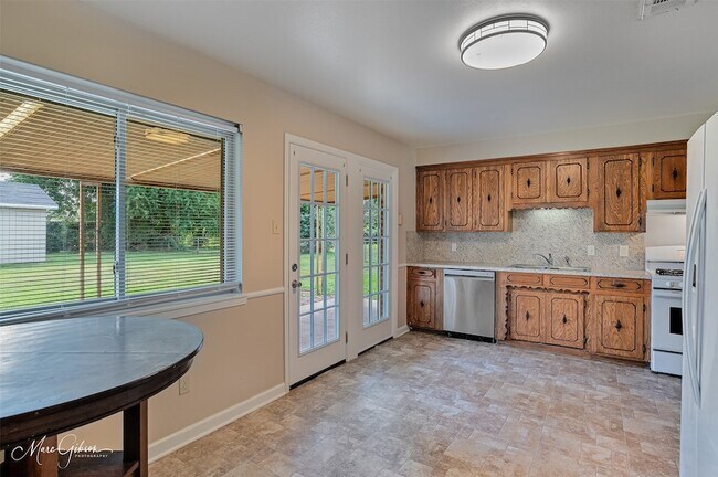 Building Photo - 2121 Venus Dr