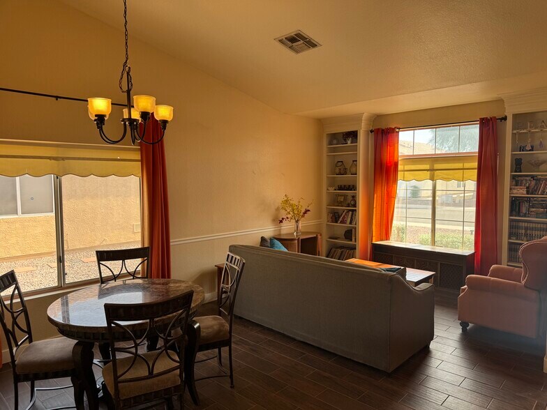 Building Photo - 10322 W San Juan Ave