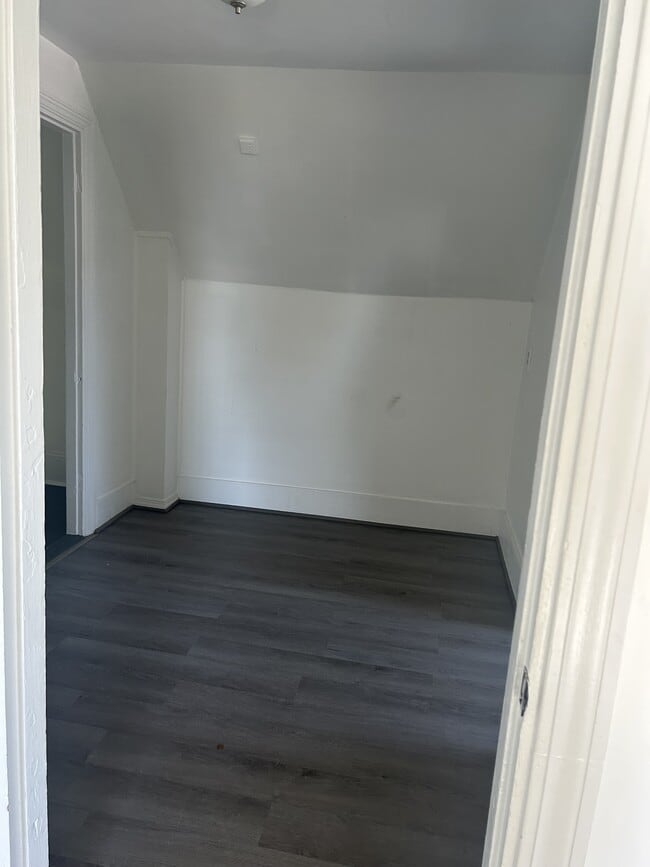 Building Photo - 11 Trinity St