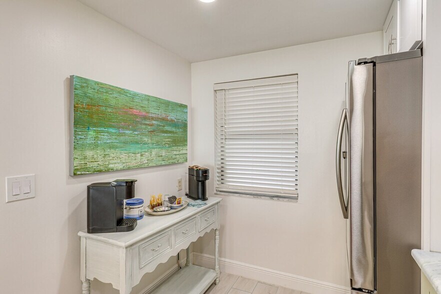 Building Photo - 4250 N Hwy A1A