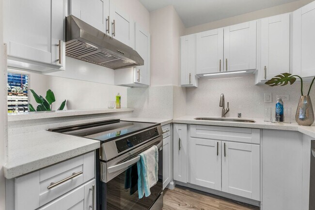 Building Photo - Coty Tower 703