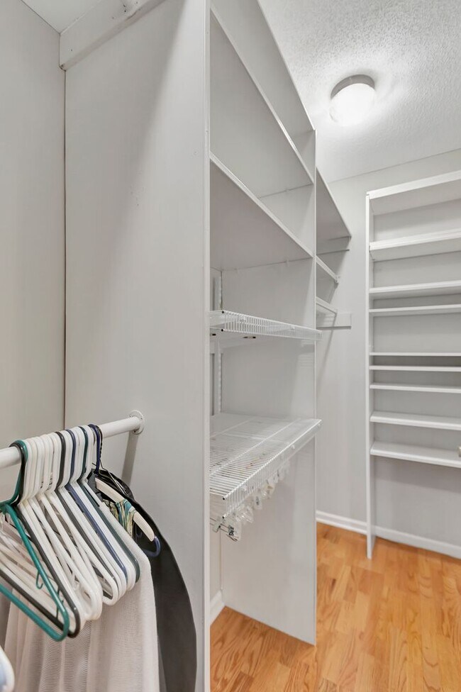 Building Photo - Charming Charleston National Home