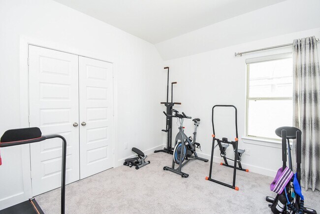 Building Photo - 823 Sarasota Shore Dr