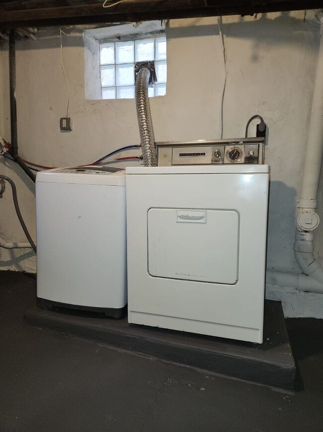 Building Photo - Prime West Philadelphia!