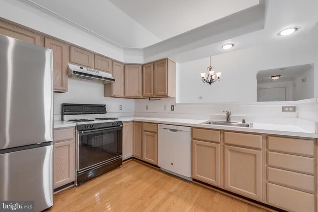 Building Photo - 8301 Bluebird Way