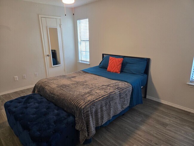 Interior Photo - Village Oaks