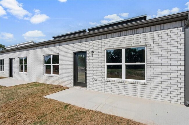 Building Photo - 657 Sun Meadows Loop