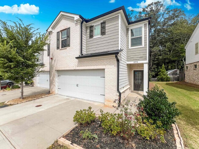 Primary Photo - Fantastic 3 BR/2.5 BA Marietta Townhome in...