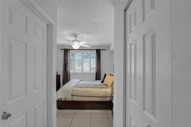 Building Photo - 2125 SE 10th Ave