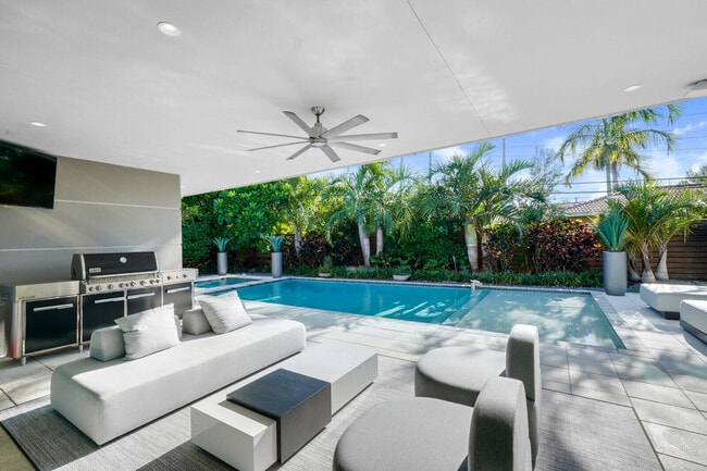 Building Photo - 4011 Bayview Dr