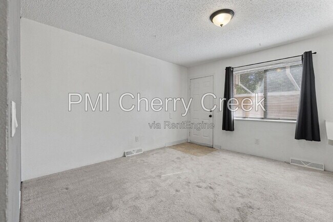 Building Photo - 554 Vance St
