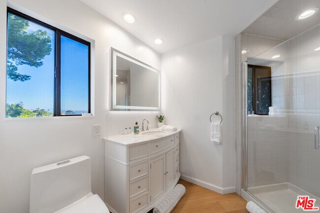 Building Photo - 9305 Beverlycrest Dr