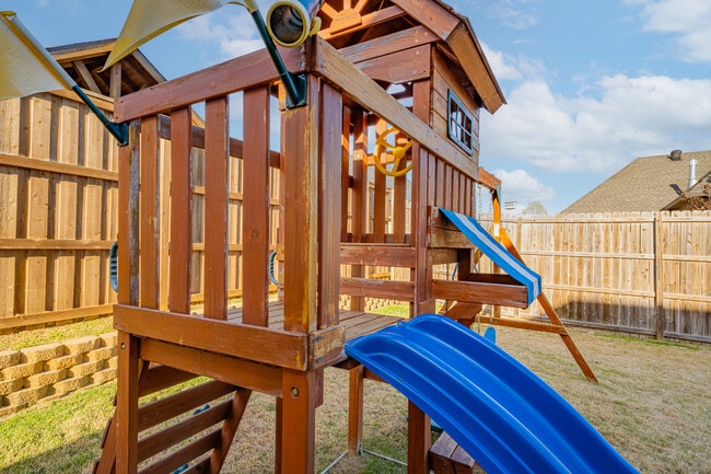 Building Photo - 1610 Olympic Drive