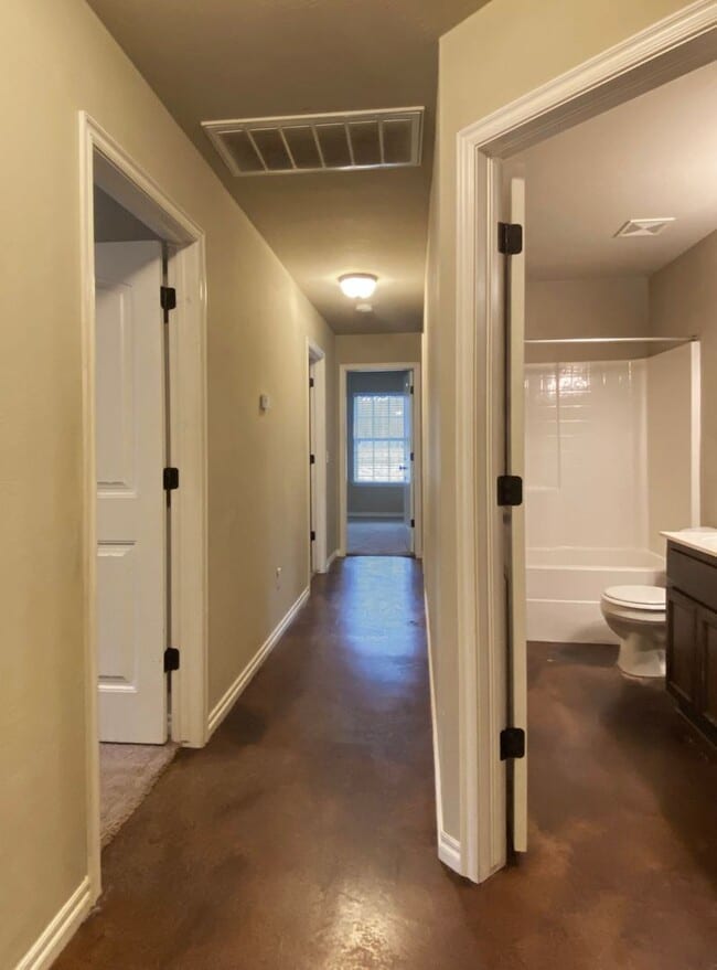 Building Photo - First Month Free! Great Location!