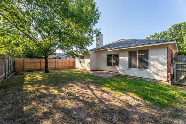 Building Photo - "Charming 3-Bedroom Home with 2 Full Baths in Pflugerville's Heart - 1315 Sq Ft of Comfort!"
