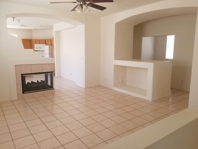Building Photo - 2 Bedroom Home Located in Summerlin!