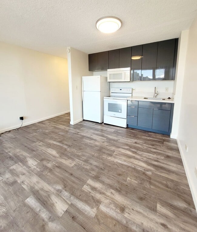 Building Photo - AVAILABLE | Updated Studio | Location: Waikiki, Fairway Villa | Includes: Assigned Parking Space,...