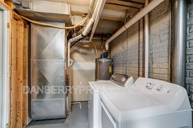 Building Photo - 3660 Willow Run Dr