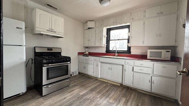 Building Photo - 2234 Fairview St