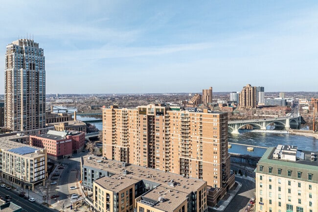 Building Photo - River West Apartments