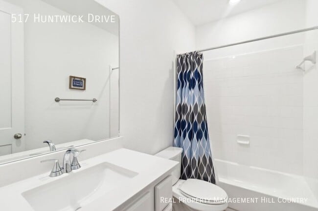 Building Photo - 517 Huntwick Dr
