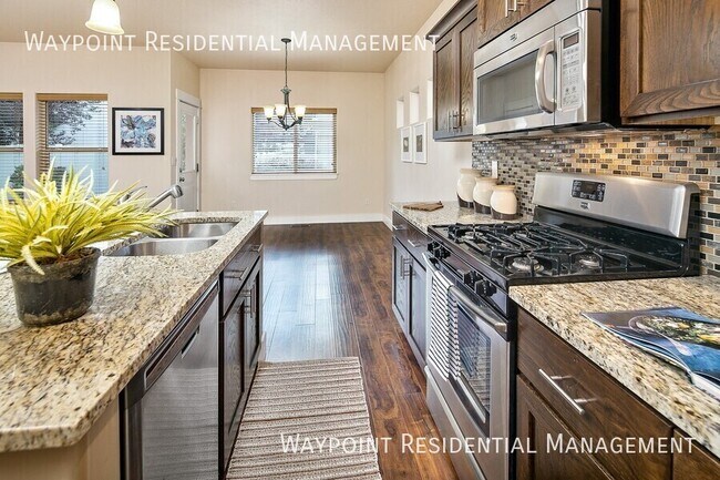 Building Photo - 2686 Vallin Ave N