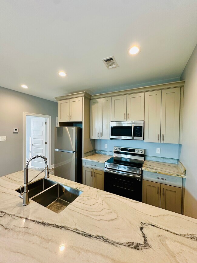 Building Photo - 5430 N Román St