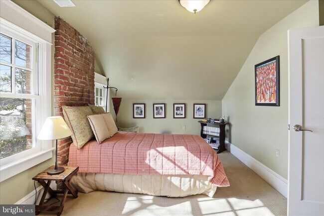 Building Photo - 511 N Fillmore St