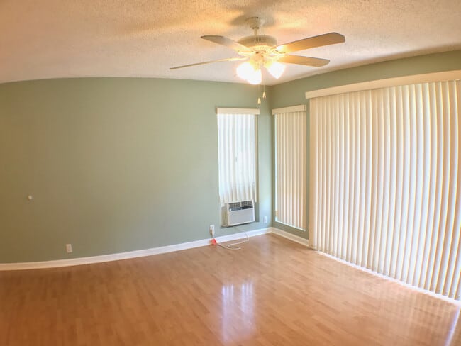 Building Photo - 271NKH