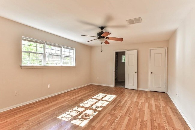 Building Photo - 3839 Sun Valley Dr
