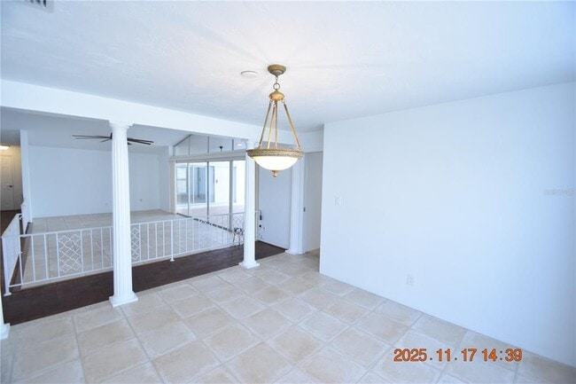 Building Photo - 705 Spanish Main Dr