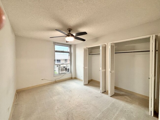 Building Photo - AVAILABLE NOW!  2 BEDROOMS/1 BATH/1 PARKIN...