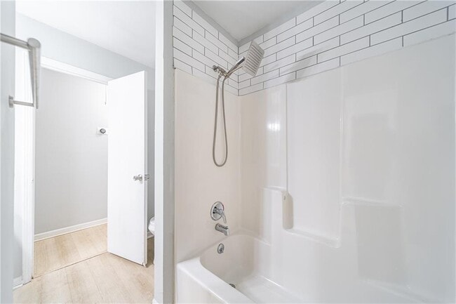 Building Photo - 690 Bellemeade Dr SW