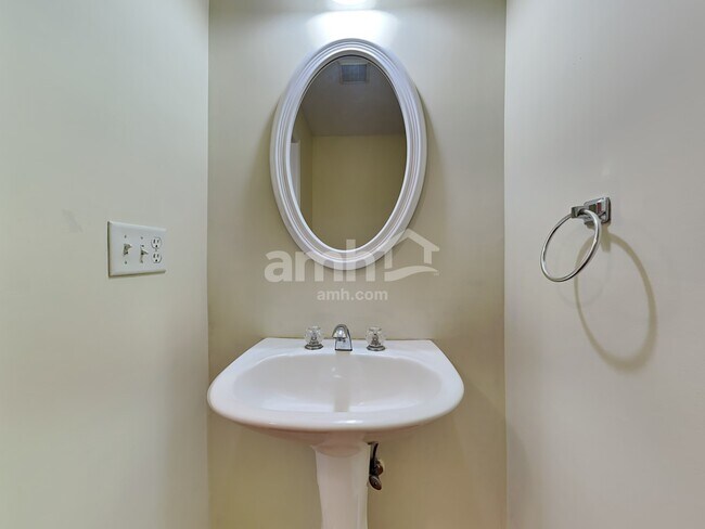 Building Photo - 4905 Ivy Rose Dr