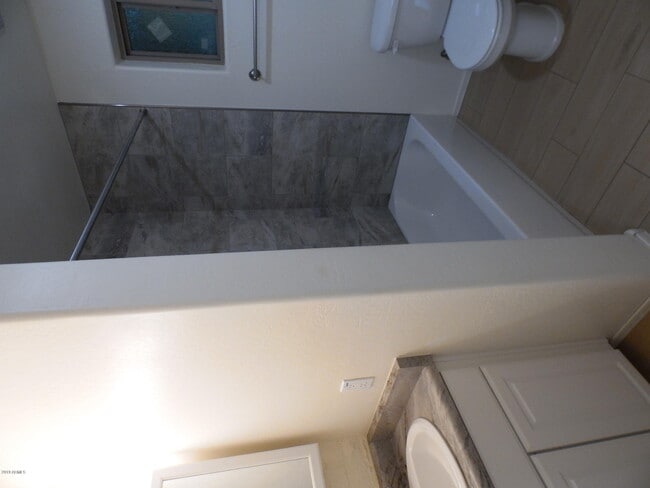 Building Photo - 438 S Hobson